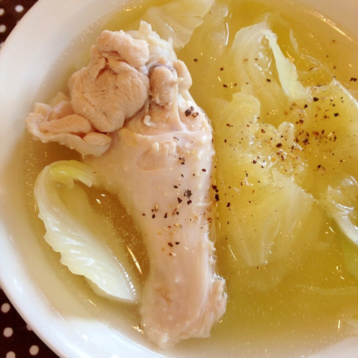 鶏手羽元&とろとろキャベツの塩スープ♪